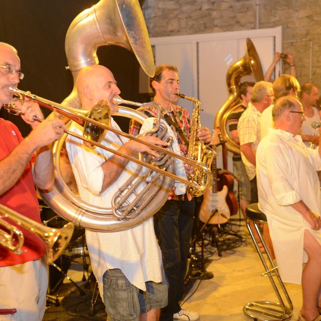 Les musiciens du village