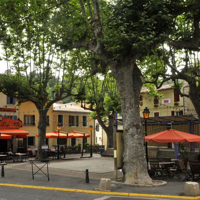 Place Des Deux Rennes Rennes Les Bains