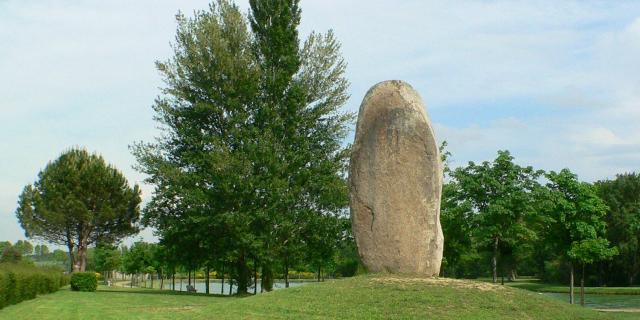 Menhir Du Lac